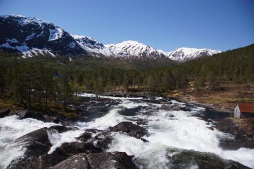 Likholefossen am Fossestien (Pfad der Wasserfälle) auf dem Weg zum Gaularfjell